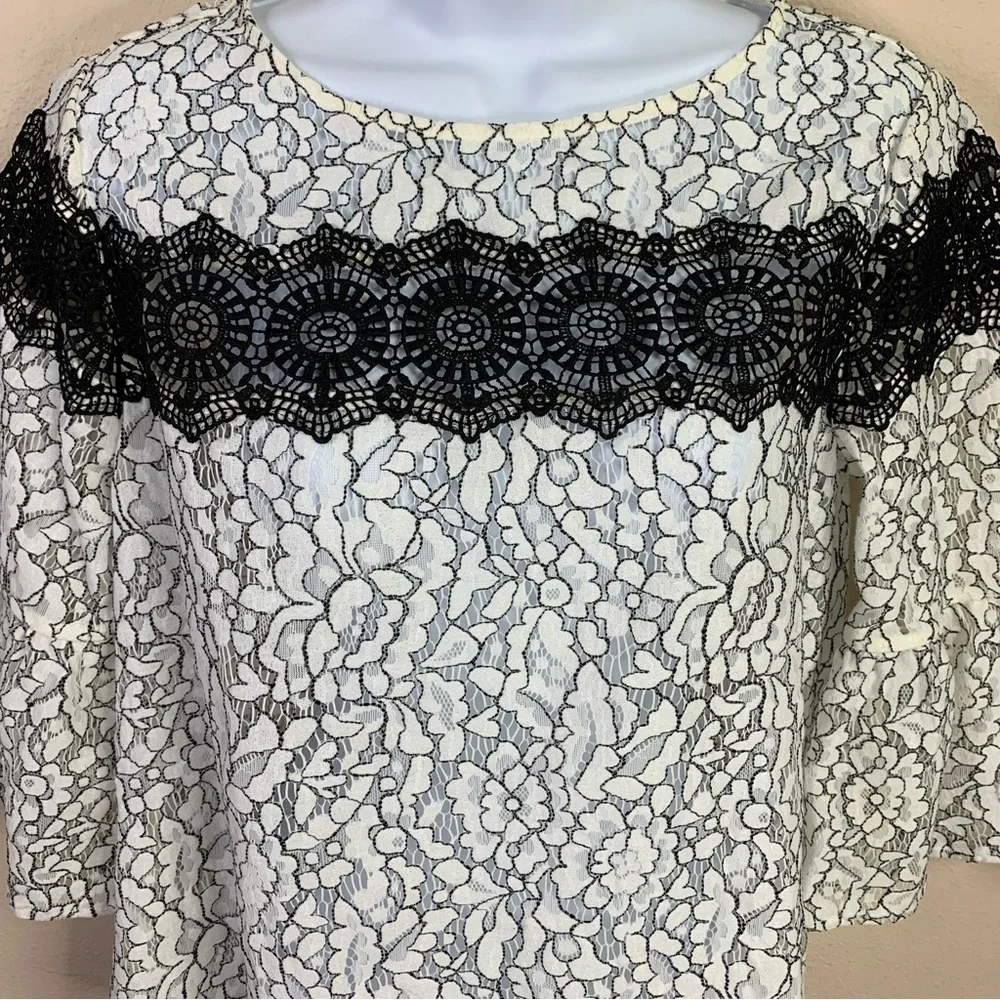 Small Ann Taylor LOFT White Lace Blouse Bell Sleeve 4 6 Peasant Semi Sheer